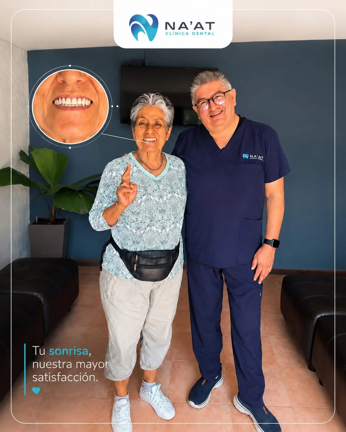 Paciente satisfecha junto al especialista dental